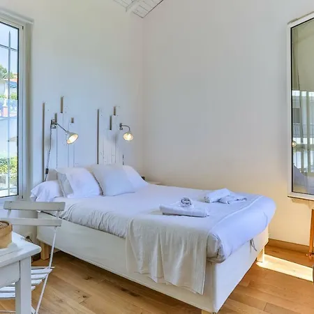 The Concierge - Cauvin * Villefranche-sur-Mer